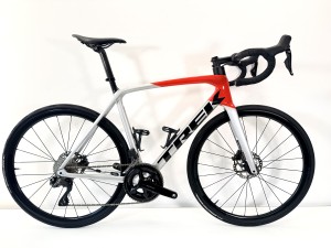 Trek Émonda SL 6 Pro Di2 – Shimano 105 Di2 – 8,40 kg – Aeolus Elite 35 – rozmiar 56